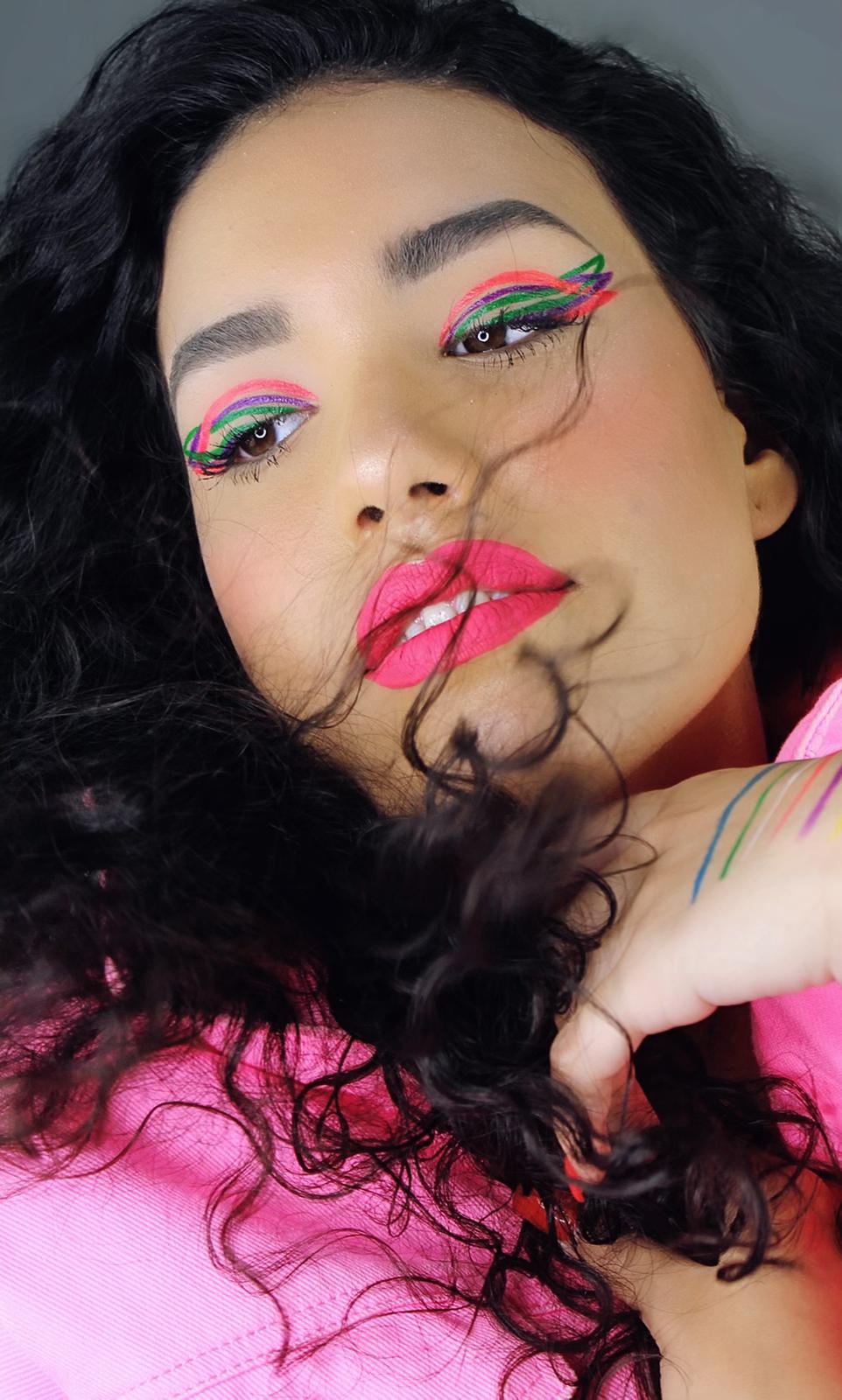 So Edgy Deep eyeliner 02