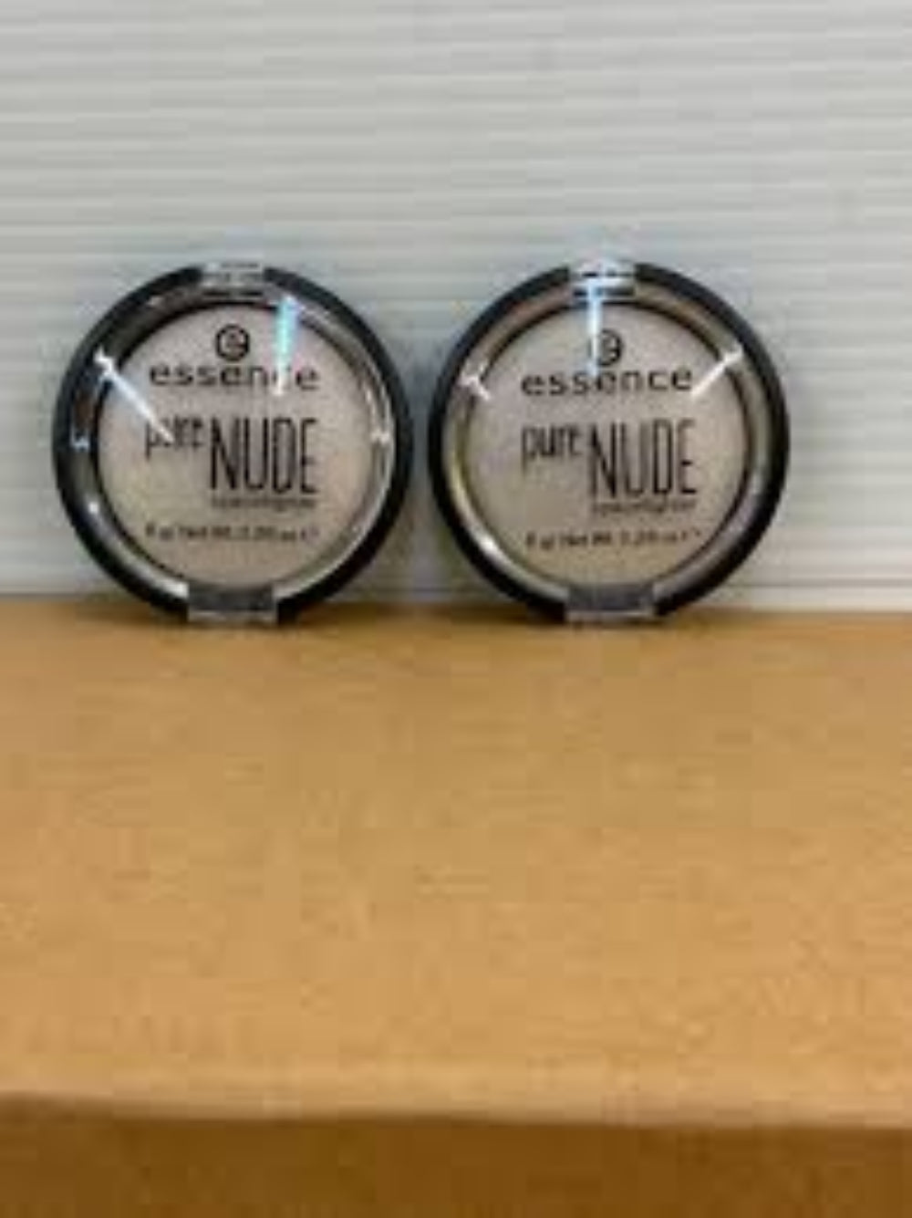 ESSENCE Pure Nude Highlighter